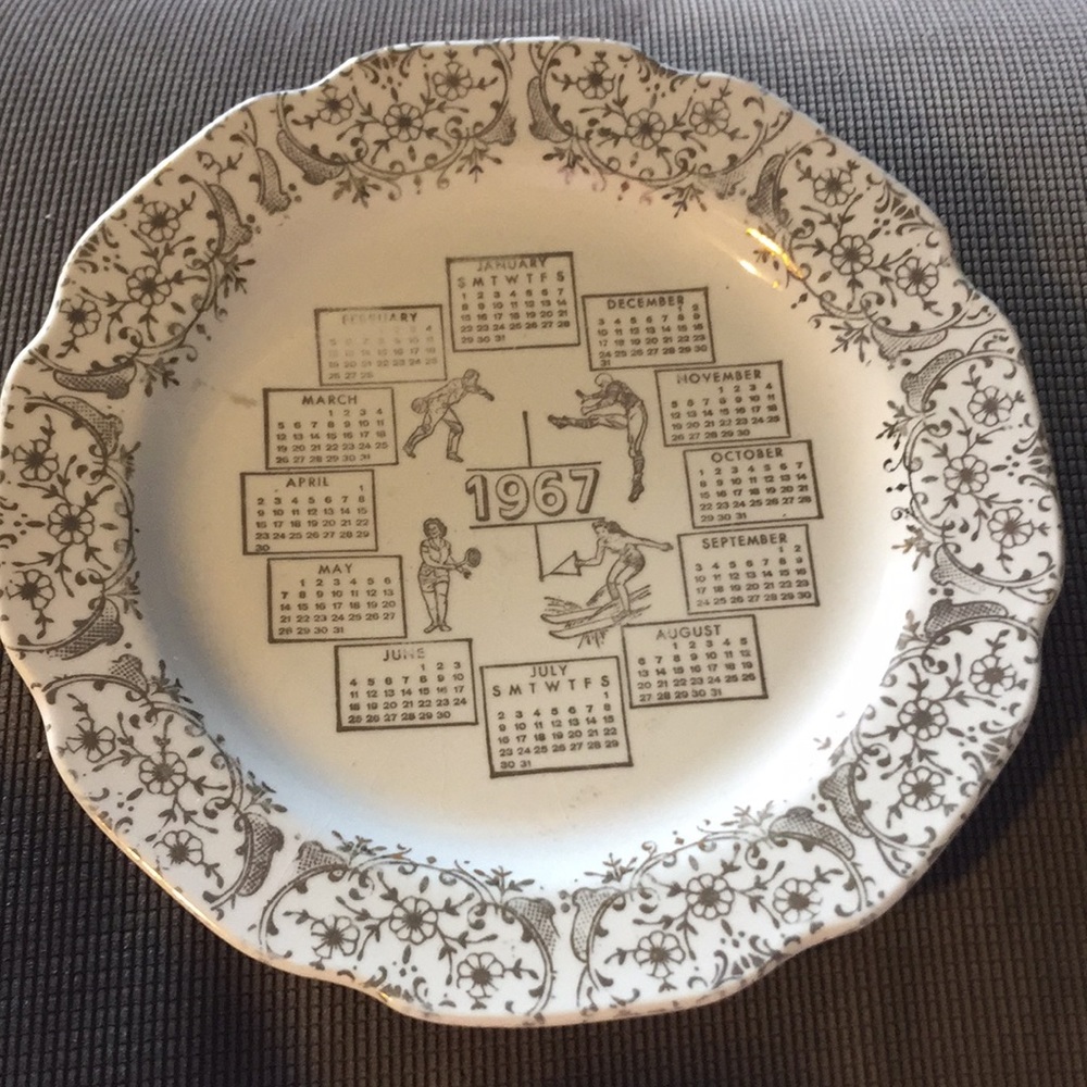 Vintage 1967 calendar plate